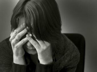 Χειμερινή κατάθλιψη: Η βιολογία πίσω από την εποχιακή συναισθηματική διαταραχή (SAD) και πώς να την ξεπεράσετε