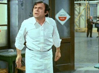 Έσερνε μια ζωή το καρότσι της ανάπηρης μάνας του που δεν τον άφηνε να παντρευτεί