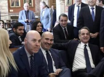 Χαλαρός και χαμογελαστός ο Μητσοτάκης – Έμαθε σήμερα τα ευχάριστα νέα και είναι μέσα στη τρελή χαρά