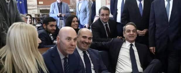 Χαλαρός και χαμογελαστός ο Μητσοτάκης – Έμαθε σήμερα τα ευχάριστα νέα και είναι μέσα στη τρελή χαρά