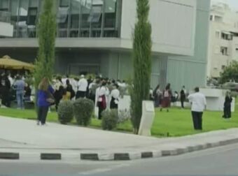 Κάνει τον έναν σεισμό πίσω από τον άλλον: Περίπου 50 μετασεισμοί σε 24 ώρες – Πρωτοφανής αριθμός και συχνότητα – Μεγάλη ανησυχία