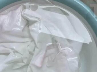 Μην πετάτε τα κιτρινισμένα άσπρα πουκάμισά σας