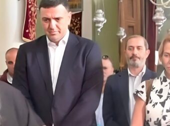 Τζένη Μπαλατσινού – Βασίλης Κικίλιας: Στην Αίγυπτο μαζί με τον γιο τους