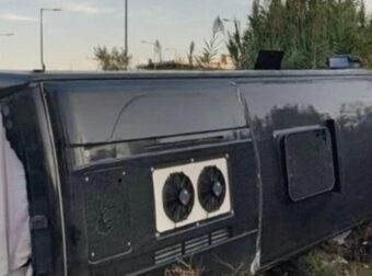 Εκτροπή λεωφορείου με 40 επιβάτες έξω από τον Ριζόμυλο του Βόλου – Στο νοσοκομείο 14 ελαφρά τραυματίες