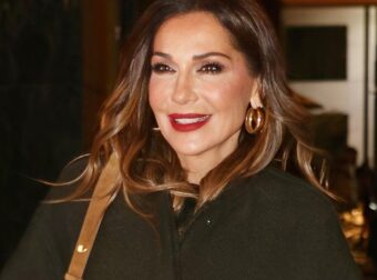 Με διχτυωτό καλτσόν και μίνι η Βανδή – Βάζει κάτω 20αρες με την νέα εμφάνιση της