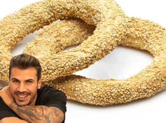 Το κουλούρι Θεσσαλονίκης του Ακη Πετρετζίκη είναι το καλύτερο -Και έχουμε τη συνταγή