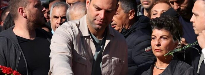 Ο Στέφανος Κασσελάκης κατέθεσε στεφάνι στο Πολυτεχνείο – Μαζί του η Μέλπω Λεκατσά