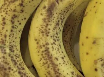 Οι γιατροί αποκαλύπτουν ότι το να τρώτε μπανάνες τη νύχτα προκαλεί