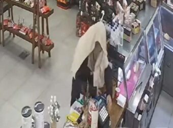 Ηλεία: Πήγε να ληστέψει καφετέρια με κατσαβίδι και… πετσέτα στο κεφάλι