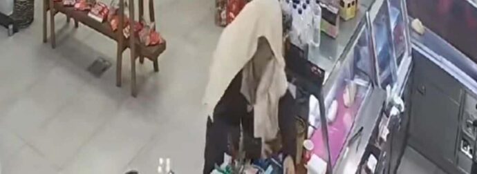 Ηλεία: Πήγε να ληστέψει καφετέρια με κατσαβίδι και… πετσέτα στο κεφάλι