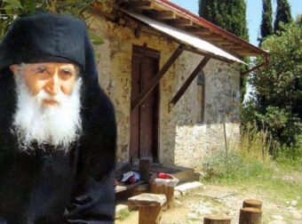 Η προφητεία του Άγιου Παΐσιου για προσωπικό αριθμό και τον Αντίχριστο που σοκάρει ακόμη και του Άθεους