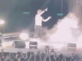 Χαμός σε συναυλία πασίγνωστου τράπερ – Ζήτησε από το κοινό να φωνάξει «Ιησούς Χριστός νικά»