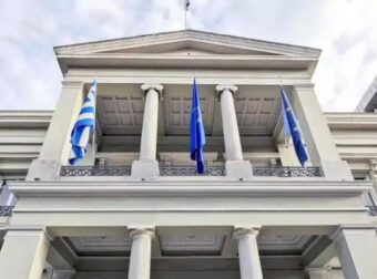 Άμεση απάντηση της Ελλάδας στη Ρωσία: «Απειλές κατά κυρίαρχων κρατών αυτοδικαίως απορρίπτονται»