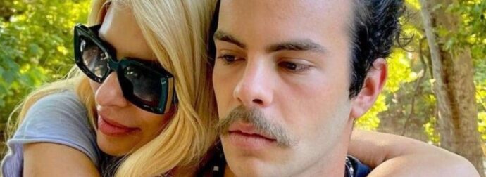 Πάει για ναύτης ο γιος της – Αγχωμένη η Ελένη Μενεγάκη