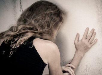 Εύβοια: Γυναίκα ξυλοκοπήθηκε βάναυσα από τον σύζυγό της – Γνωστός στις Αρχές ο δράστης