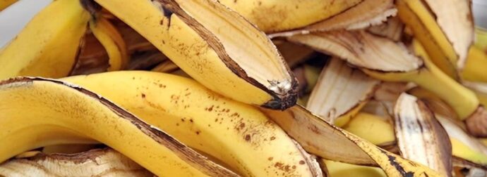 Φλούδα μπανάνας: Πριν την πετάξετε, δείτε τις απίθανες χρήσεις της για την υγεία και την ομορφιά