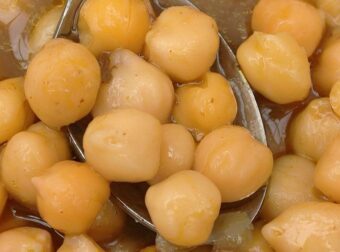 Το μυστικό συστατικό που βοηθάει να μαλακώσουν γρήγορα τα ρεβίθια