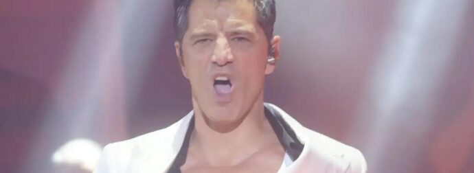 Σάκης Ρουβάς: Το ατύχημα του τραγουδιστή και η στιγμή της πτώσης του από πλατφόρμα στα μπουζούκια