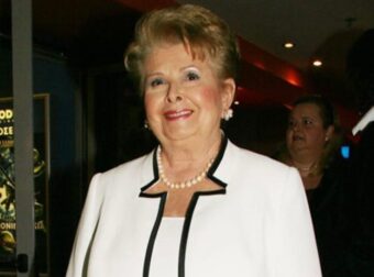 Ελάχιστοι πήγαν στο μνημόσυνο της Βέφας Αλεξιάδου – Απούσες οι δύο εγγονές της – «Έχουν σταματήσει να απαντούν»