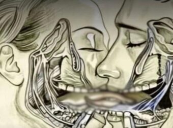 Αυτό συμβαίνει στην πραγματικότητα όταν φιλιόμαστε