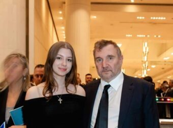 Ο Παύλος Βαρδινογιάννης με την 16χρονη κόρη του, Ανδριάνα, σε δημόσια εμφάνιση