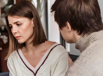 Ο άντρας μου, ζητά κάθε μέρα να κάνουμε σeξ και του είπα ότι δεν είμαι κουνέλι. Τι με συμβουλεύετε να κάνω;