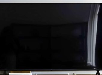 Η πιο όμορφη βάση τηλεόρασης που είδαμε εδώ και 40 χρόνια έφτασε στα ΙΚΕΑ – Μοντέρνα, πρακτική και κομψή