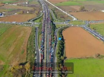 Συγκλονιστικό βίντεο από ψηλά: Το μεγάλο αγροτικό μπλόκο της Καρδίτσας στον Ε65