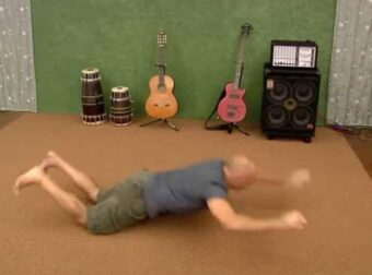 Πνίγεστε με φαγητό και είστε μόνοι; Αυτή η κίνηση θα μπορούσε να σας σώσει τη ζωή!