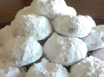 Η μονή συνταγή για φέτος: Βουτυράτοι μοναστηριακοί κουραμπιέδες