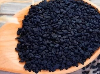 Οι μαύροι σπόροι που μειώνουν την κακή χοληστερίνη, ρυθμίζουν τον μεταβολισμό στο ήπαρ και βελτιώνουν τον γλυκαιμικό έλεγχο