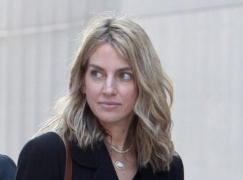 Χρυσή Βαρδινογιάννη: Χαμογελαστή σε πριβέ εκδήλωση με την Άννα Μαρία, τον Παύλο και τον Νικόλαο Ντε Γκρες