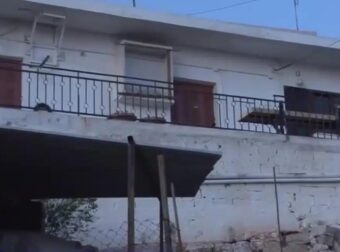 Οικογενειακή τραγωδία στο Κερατσίνι: Ηλικιωμένοι πέθαναν πλάι – πλάι στο μπαλκόνι, είχαν χάσει και τον γιο τους