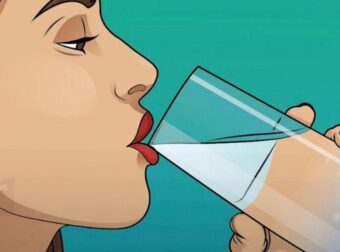 Πίνοντας νερό με άδειο στομάχι: Ξεκινήστε τη μέρα σας σωστά