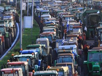 Σέρρες: Οι αγρότες έσπασαν το μπλόκο της ΕΛ.ΑΣ. και κατευθύνονται προς το τελωνείο Προμαχώνα