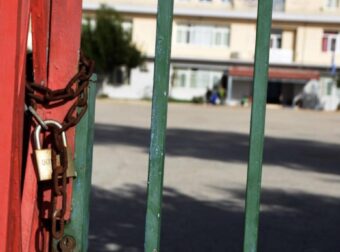 Σχολεία: Πότε κλείνουν για Χριστούγεννα – Πότε χτυπά το πρώτο κουδούνι της νέας χρονιάς