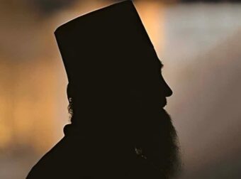 Ο κακός χαμός σε Μονή για δήθεν θαυματουργό φάρμακο, που θεραπεύει τις αρθρώσεις – Οι μοναχοί παρουσιάζονται…