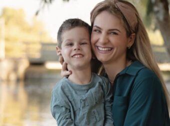 Το μήνυμα μιας μαμάς ΑμεΑ παιδιού: «Aν θες να μας βοηθήσεις, μην μας κοιτάς περίεργα, μην δείχνεις λύπηση»