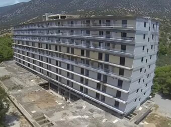 Το ξενοδοχείο στην Ελλάδα που κατηγορήθηκε ως τόπος οpγίων θα αναγεννηθεί ως πολυτελές θέρετρο