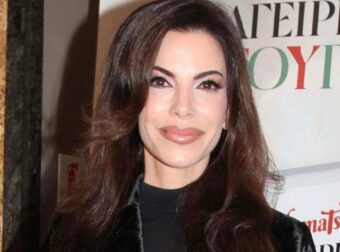 Πιο όμορφη από ποτέ: Η Αντελίνα Βαρθακούρη με εντυπωσιακό φούξια πλατό