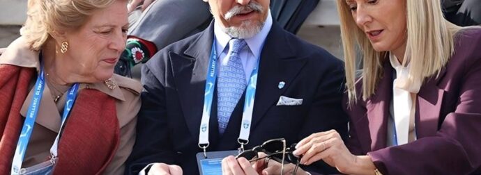Μαρί Σαντάλ: Με μπορντό κοστούμι και λεοπάρ μποτάκια στο Καλλιμάρμαρο