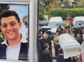 Δάκρυσε και η Παναγία στην κηδεία του 24χρονου Σωτήρη που σκοτώθηκε στο τροχαίο στη Λούτσα – Συντετριμμένη η μητέρα του