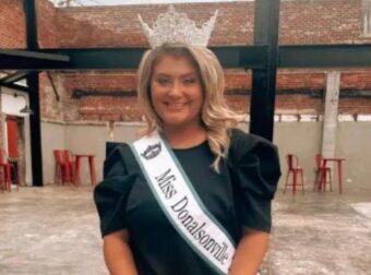 Πρώην βασίλισσα ομορφιάς κατηγορείται ότι σκότωσε το μωρό του συντρόφου της επειδή ήθελε να κάνουν δικό τους παιδί