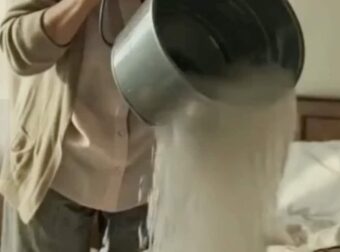 Η πεθερά μου μου έριξε έναν κουβά με νερό για να με ξυπνήσει, αλλά δεν περίμενε τέτοια τροπή των γεγονότων.