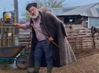 Κατέρρευσε ο κτηνοτρόφος που αποχαιρέτησε με δάκρυα τα 450 πρόβατά του, νοσηλεύεται στα Γιαννιτσά με συμπτώματα εγκεφαλικού