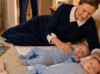 Τα δίδυμα παιδιά του εκατομμυριούχου χήρου δεν μπορούσαν να κοιμηθούν… μέχρι που η νέα νταντά τους έκανε κάτι αδιανόητο