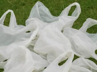 10 έξυπνα κóλπα για να χρησιμοποιήσετε μέσα στο σπίτι τις πλαστικές σακούλες από τα ψώνια