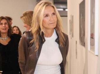 Μαρέβα Μητσοτάκη – Σπάνια εμφάνιση με την μικρότερη κόρη της, Δάφνη