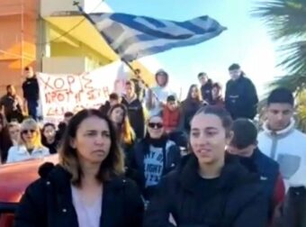 Μαθητές προχωρούν σε καταλήψεις των σχολείων τους για να στηρίξουν τους αγρότες-γονείς τους