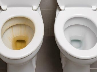 Λεκάνη τουαλέτας: Κάντε την να αστράφτει με αυτό το ισχυρό σπιτικό καθαριστικό